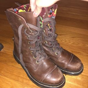 Doc Martens - Floral Lace Up🌸